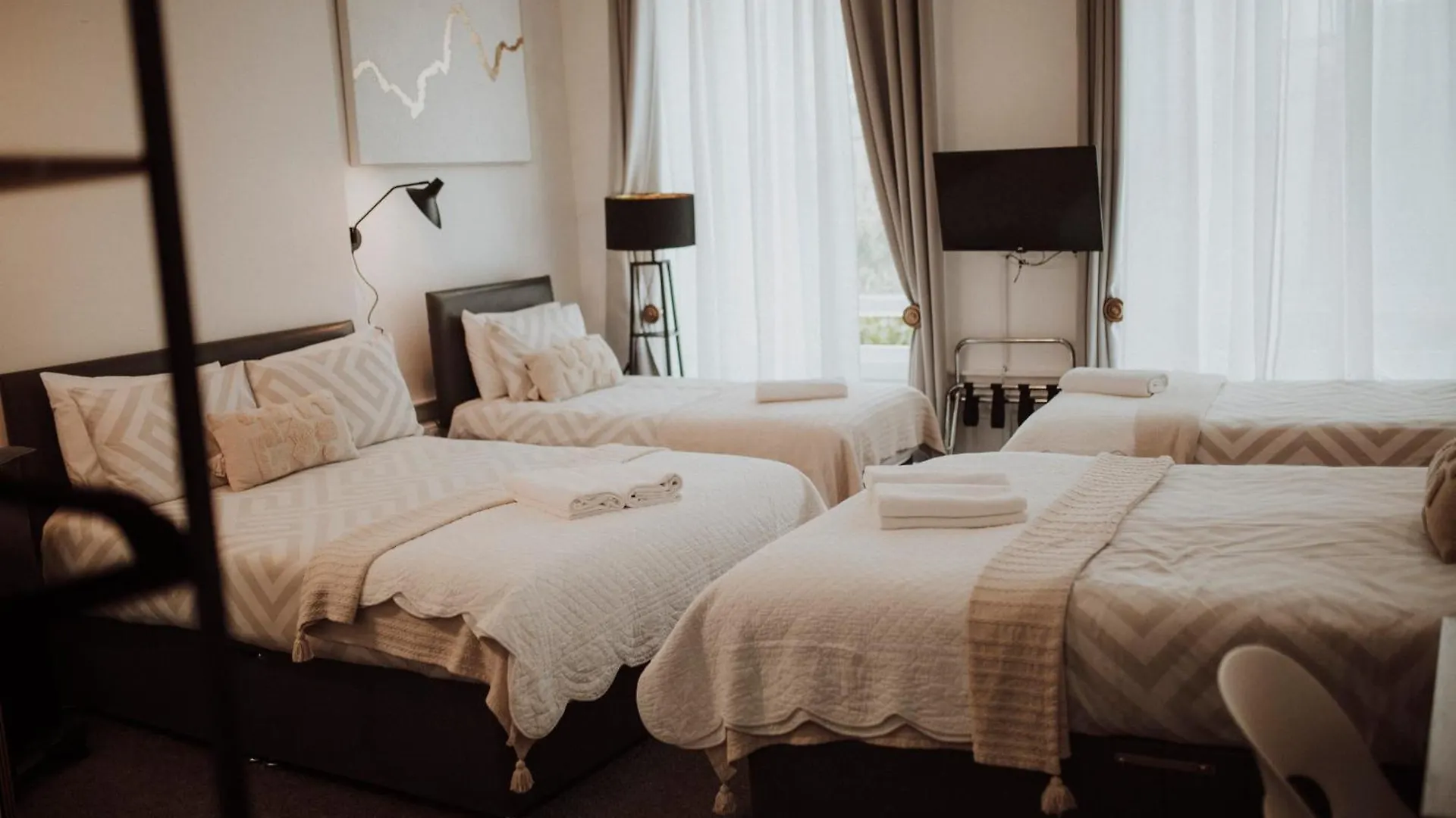 16 Pilrig Guest House Edinburgh