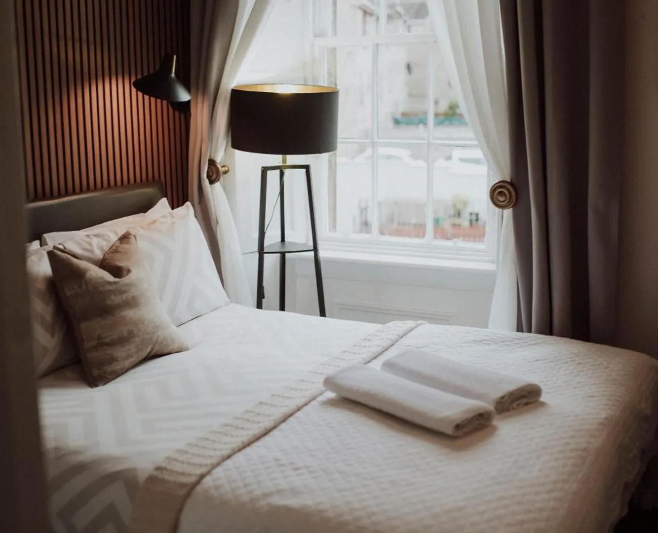 16 Pilrig Guest House Edinburgh