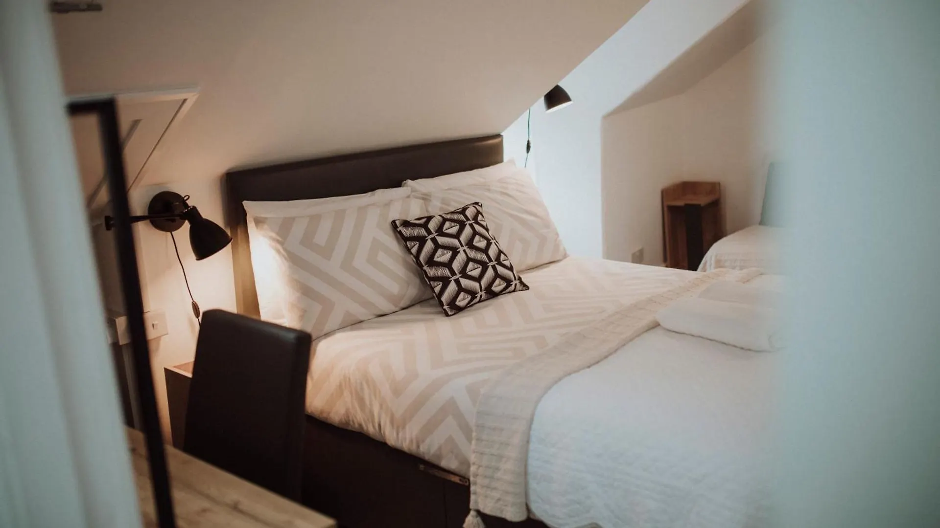 16 Pilrig Guest House Edinburgh Bed & Breakfast