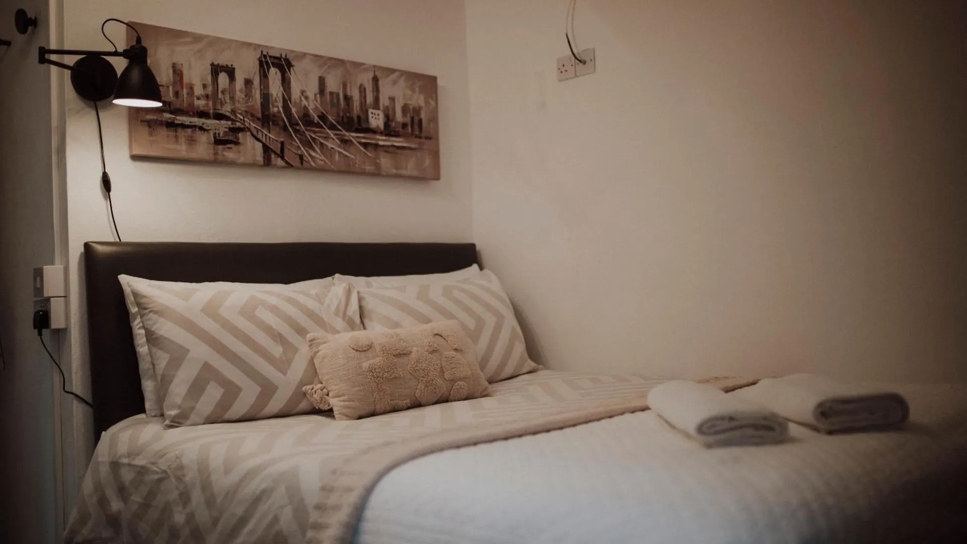 16 Pilrig Guest House Edinburgh