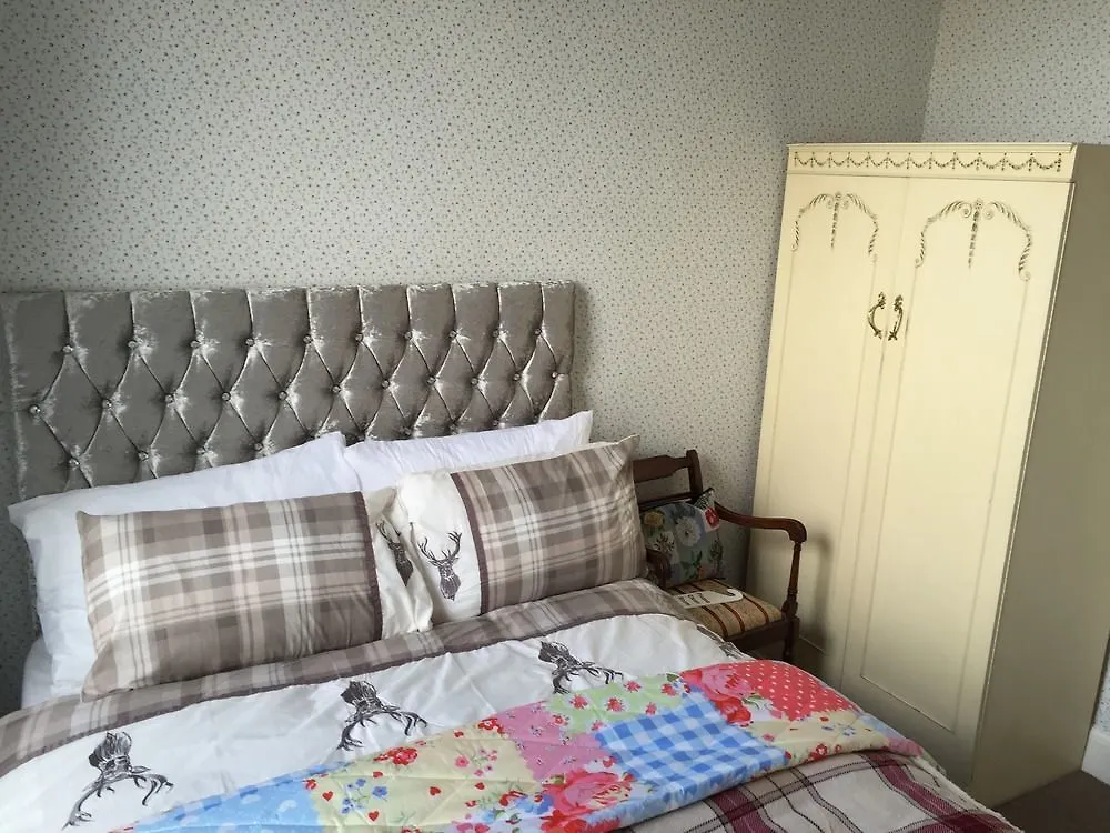 16 Pilrig Guest House Edinburgh