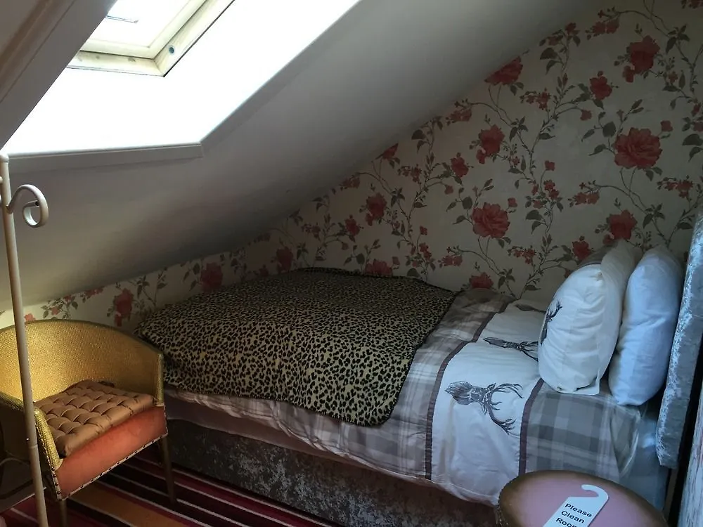 16 Pilrig Guest House Edinburgh