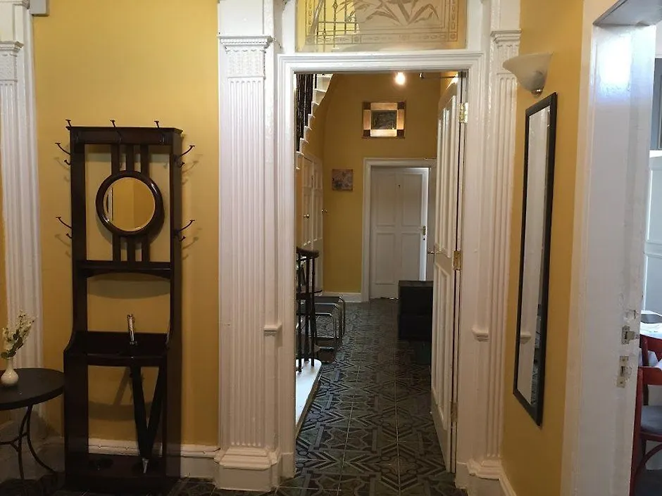 16 Pilrig Guest House Edinburgh