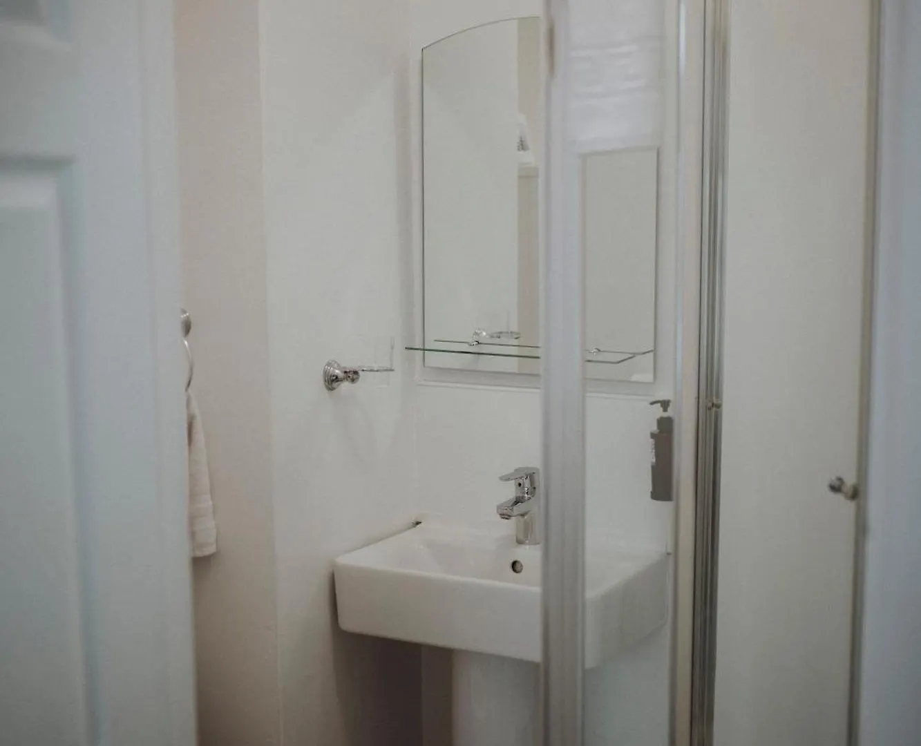 16 Pilrig Guest House Edinburgh