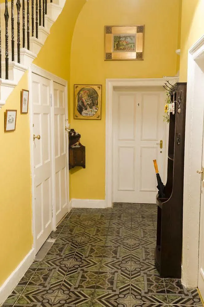 16 Pilrig Guest House Edinburgh Bed & Breakfast