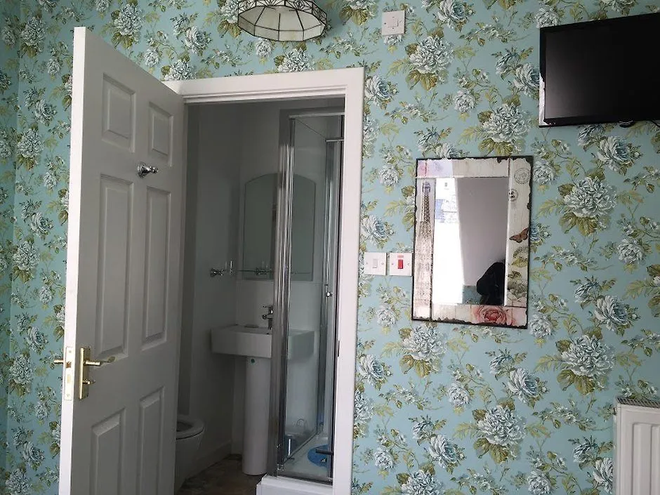 16 Pilrig Guest House Edinburgh