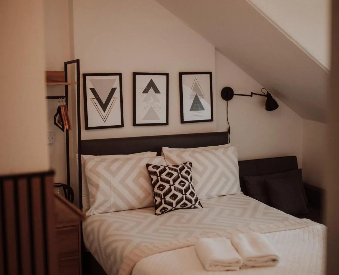 16 Pilrig Guest House Edinburgh
